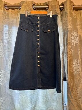 Button-Front Dark Denim Skirt - Women